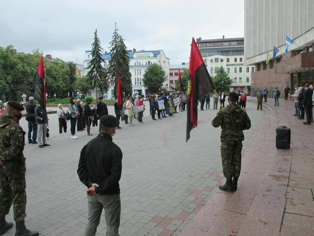 Мова – це не просто засіб спілкування; мова – це генетичний код нації